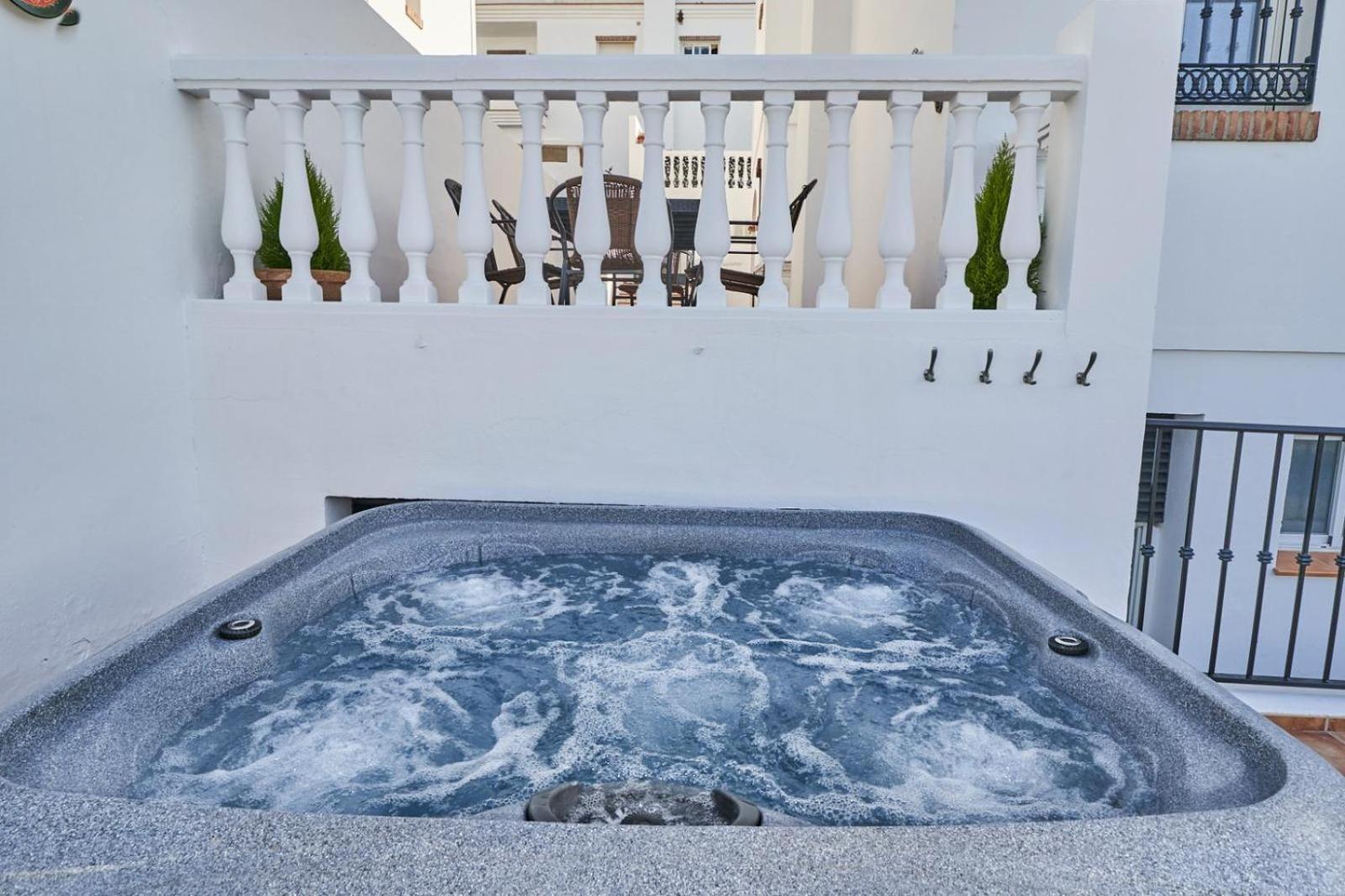 Villa Pura - Private Jacuzzi & Heated Pool Nerja Ngoại thất bức ảnh