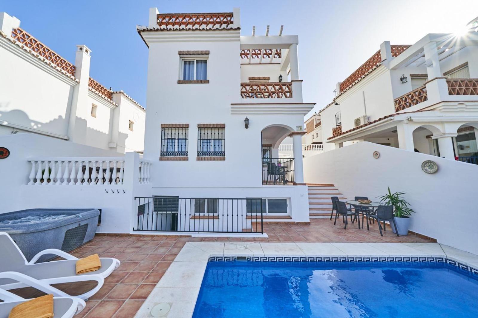 Villa Pura - Private Jacuzzi & Heated Pool Nerja Ngoại thất bức ảnh
